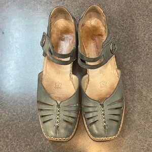 Remonte Gray Leather Flats with Cutout Design